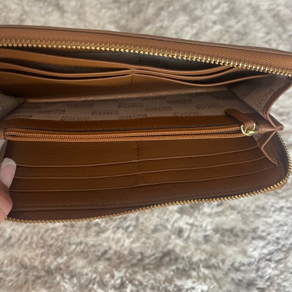 Michael Kors Wallet - Picture 4 of 4